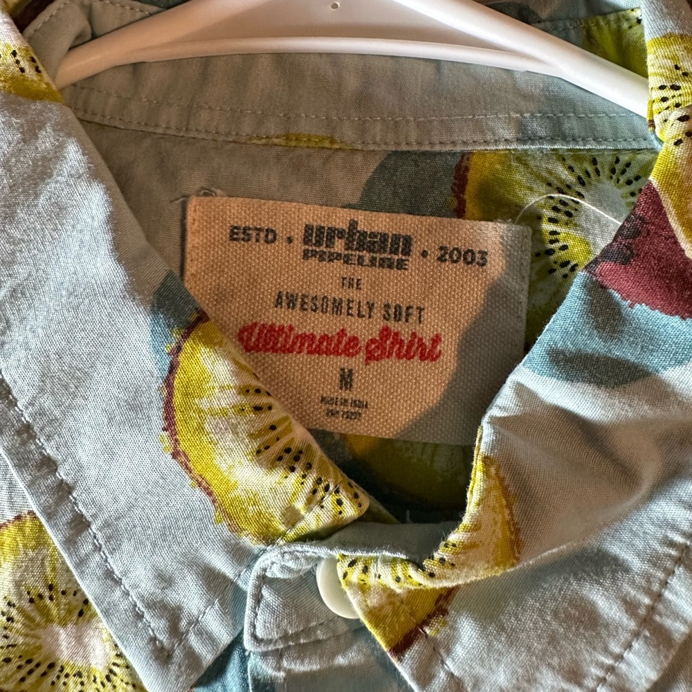Button up - Picture 3 of 3